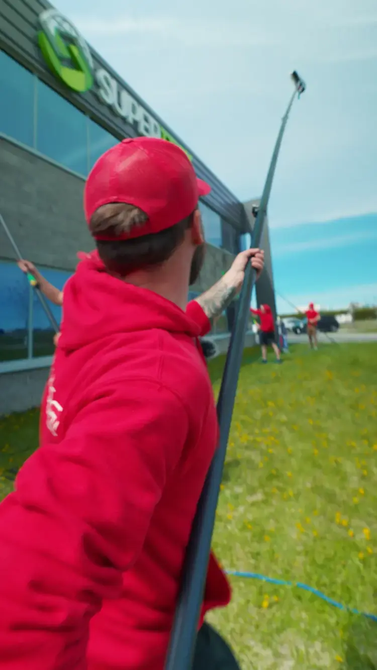 Lavage de Vitres Commercial à Brossard - VitraPro